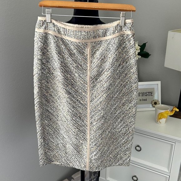 White House Black Market Neutral Sparkle Tweed Pencil Skirt - Size 4 - Picture 1 of 5